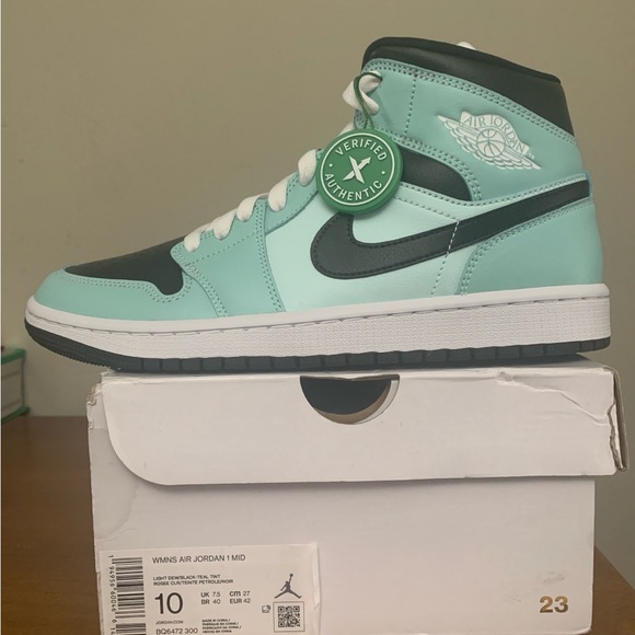 Jordan 1 BRAND NEW WM 10 M8.5
